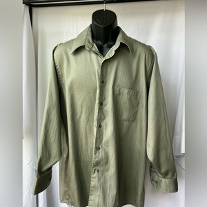Geoffrey Beene green dress shirt. Excellent condition. Size 17/32/33